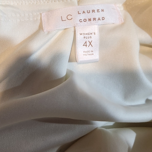LC, Lauren Conrad- Women's(4X) Off White Pleated Short Sleeve Shirt - Picture 3 of 4
